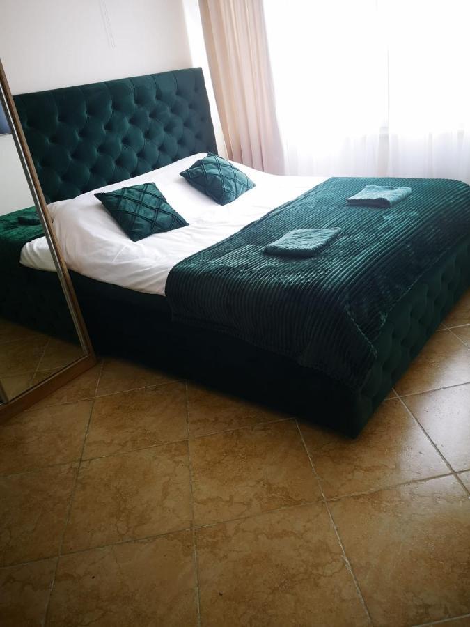 Riviera Deluxe Apartments Vlore Exterior photo